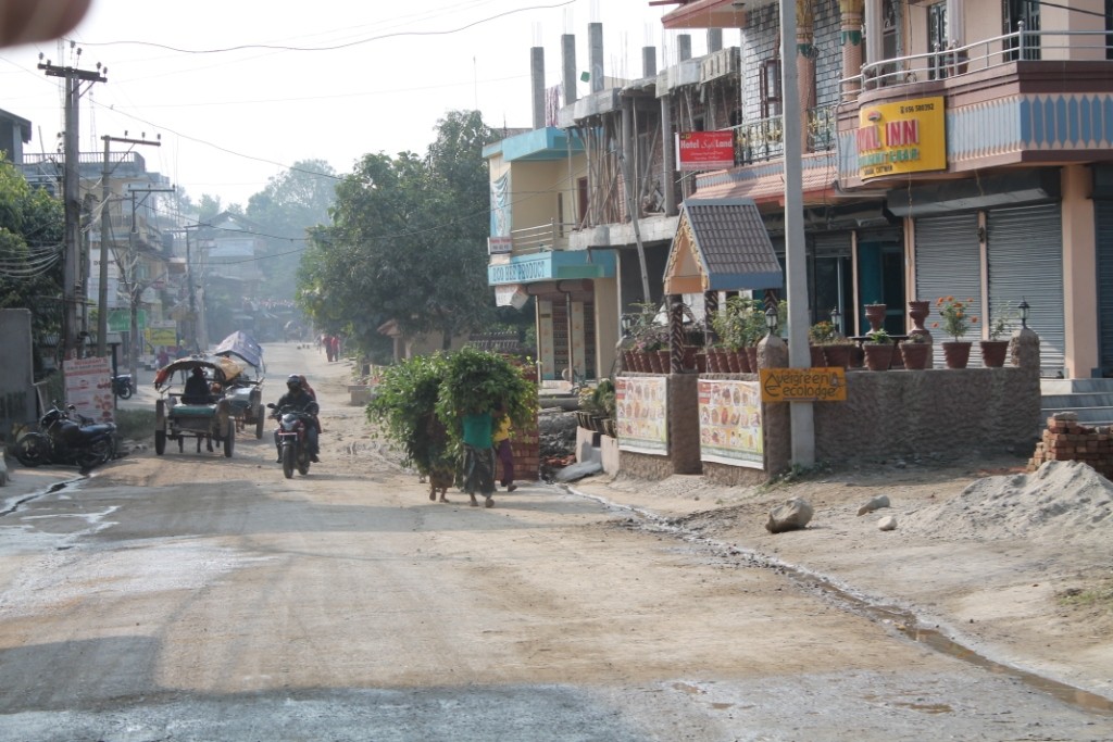 Die Straße in Sauraha.